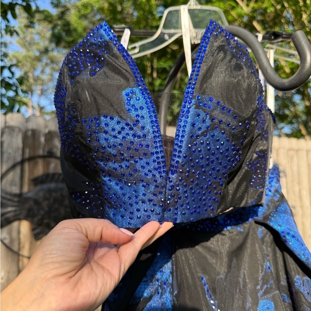 ▶️ Ellie Wilde◀️ Royal Blue Black Ball Gown Dress Strapless 2 piece set. Size 4 - Picture 2 of 12